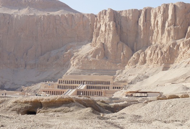egypt-hurghada-drevnie-hramy-i-dostoprimechatelnosti-luksorskij-hram-karnakskij-hram-Hatshepsut